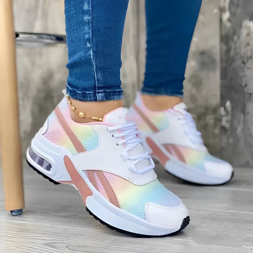 Versatile women's chunky platform sneakers, ideal for athletic activities & casual everyday wear.