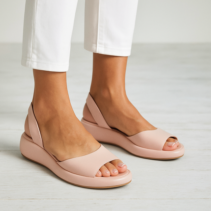 Minimalist women's casual summer sandals, versatile for everyday outfits & warm weather.