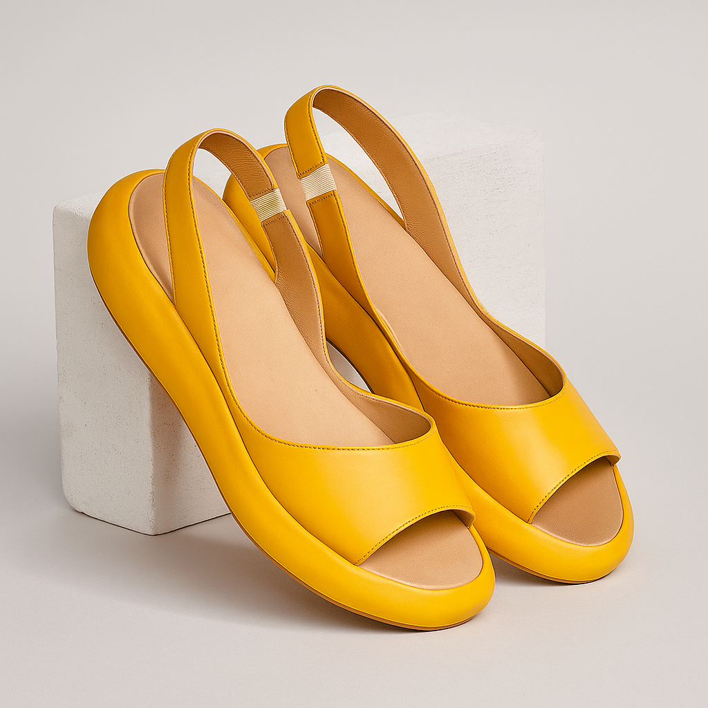 Lightweight women's flat sandals, comfortable and casual for versatile everyday summer styling.