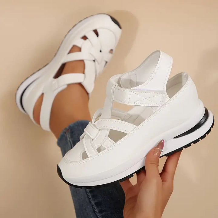 Women's comfortable flatform sport sandals with adjustable Velcro strap. Modern summer open-toe design.
