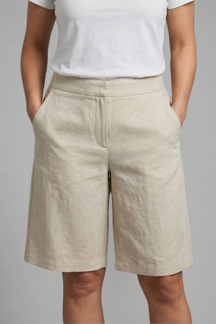Casual women's summer shorts: knee-length, relaxed fit, elastic waist, and convenient side pockets.