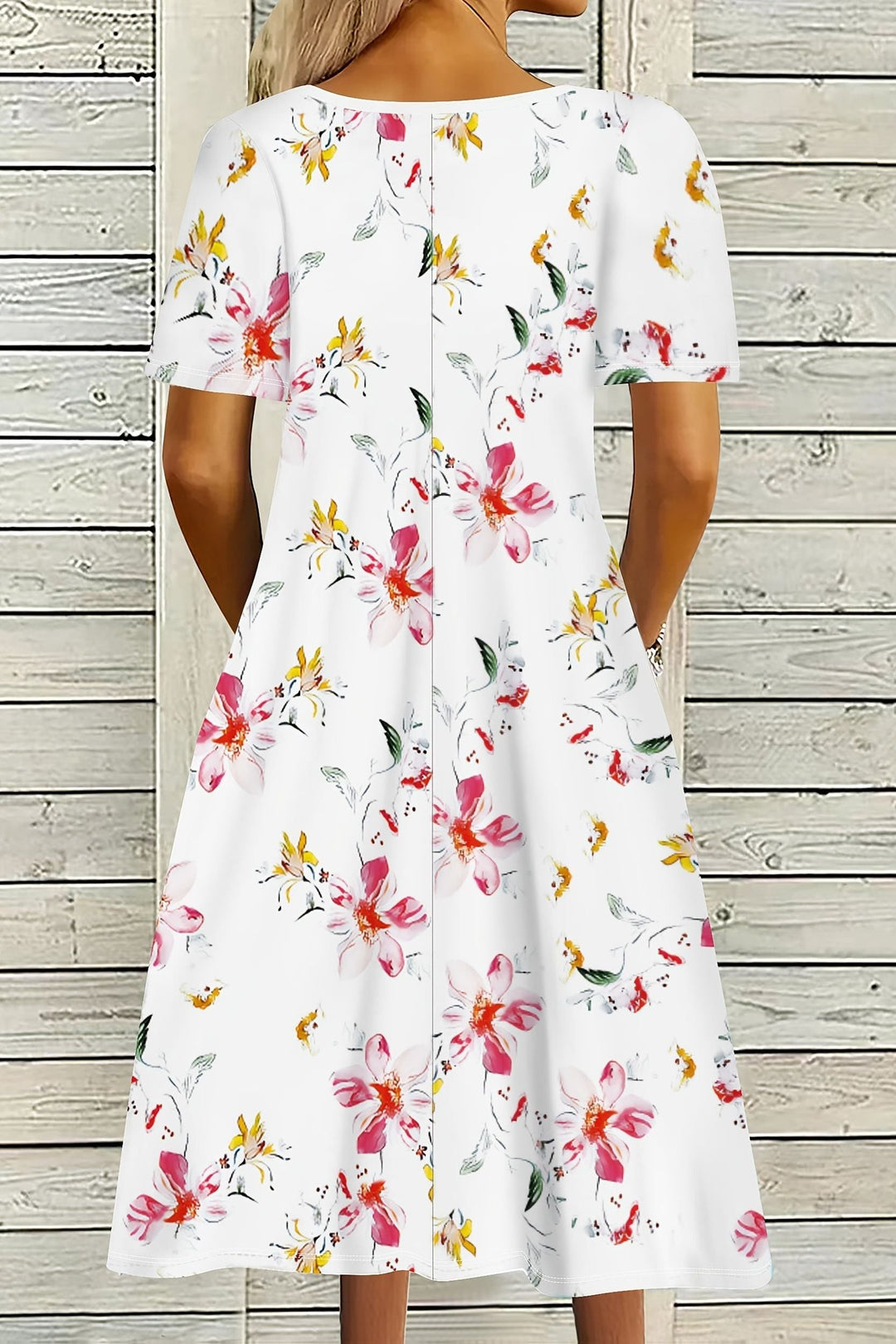 Flattering women's long-sleeve midi dress with adjustable belt, ideal for comfortable casual or elegant fall looks.