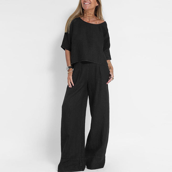 Stylish women's matching outfit: loose fit top and pants set, ideal for relaxed everyday comfort