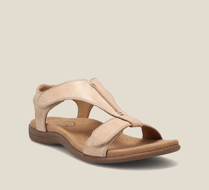 Slip-on women's sandals with adjustable strap, ideal for beach, vacation, and outdoor summer activities.