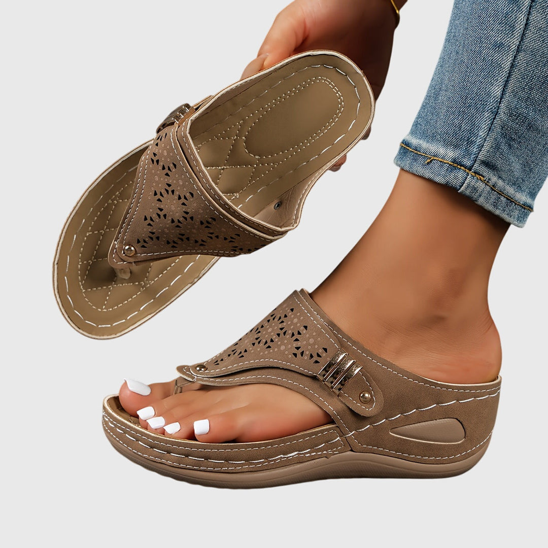 Versatile women's platform sandals; comfortable, chic, and with an ankle strap for summer elegance.