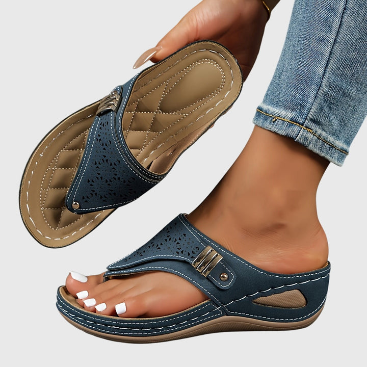 Comfortable platform sandals for women, elevating your summer look with a chic open toe design.