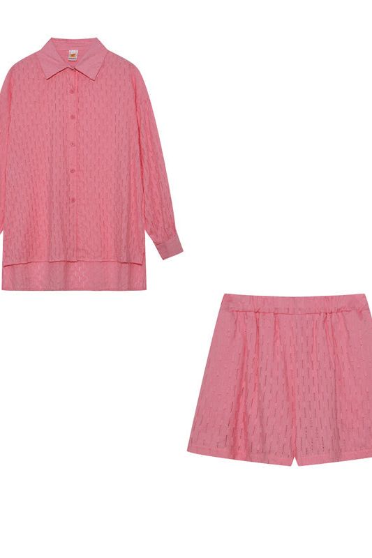 Relaxed women's casual shirt & shorts set, comfy loungewear or travel outfit for summer.