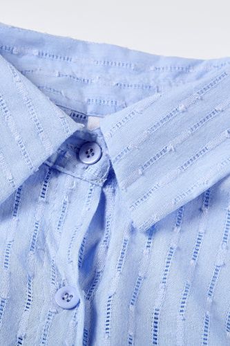 Casual women's shirt & shorts set, a comfortable two-piece perfect for spring & summer travel.