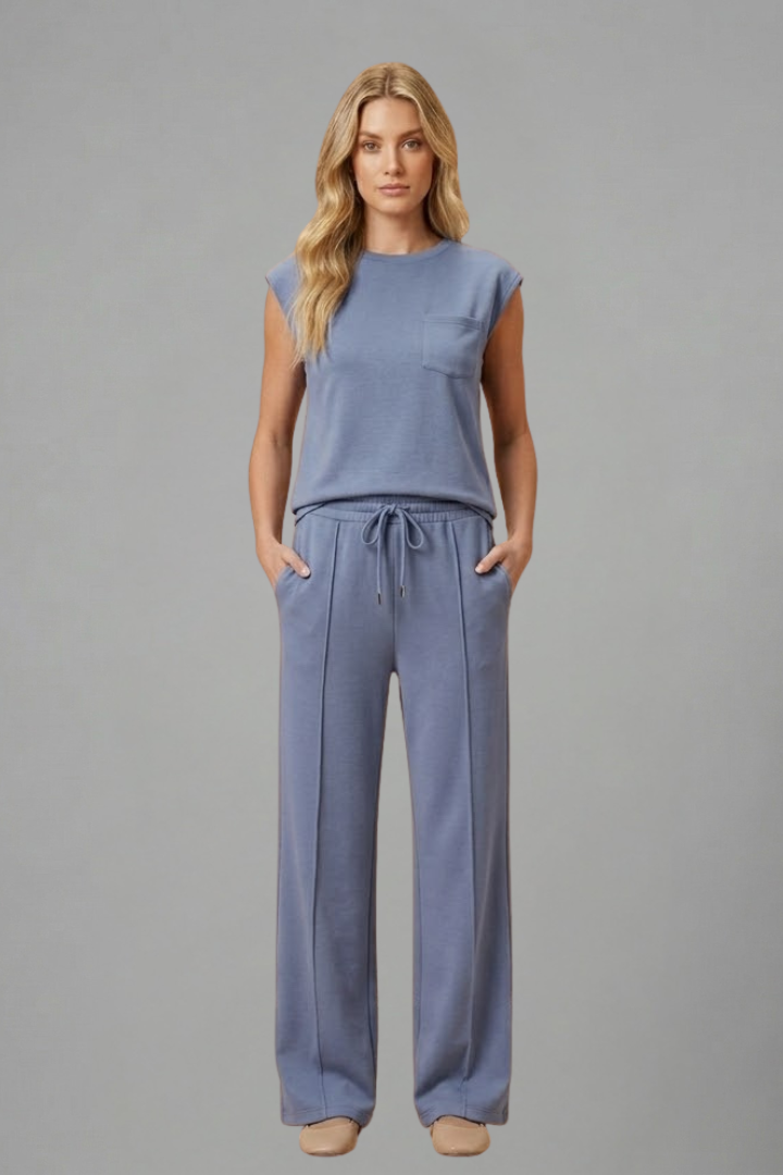 Relaxing women's short-sleeve top & shorts set, designed for ultimate comfort and home wear.