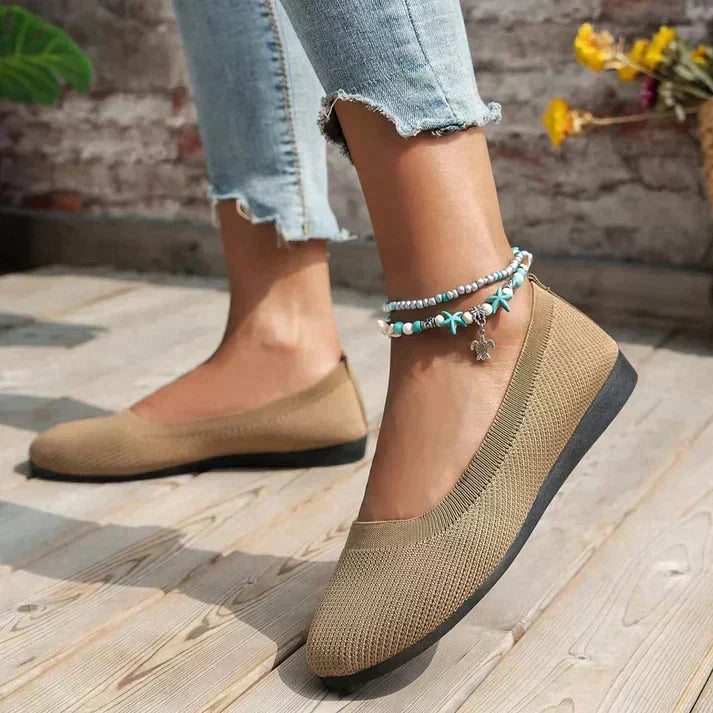 Elegant women's slip-on ballet flats with flexible sole, ideal for all-day comfort and stylish everyday wear.