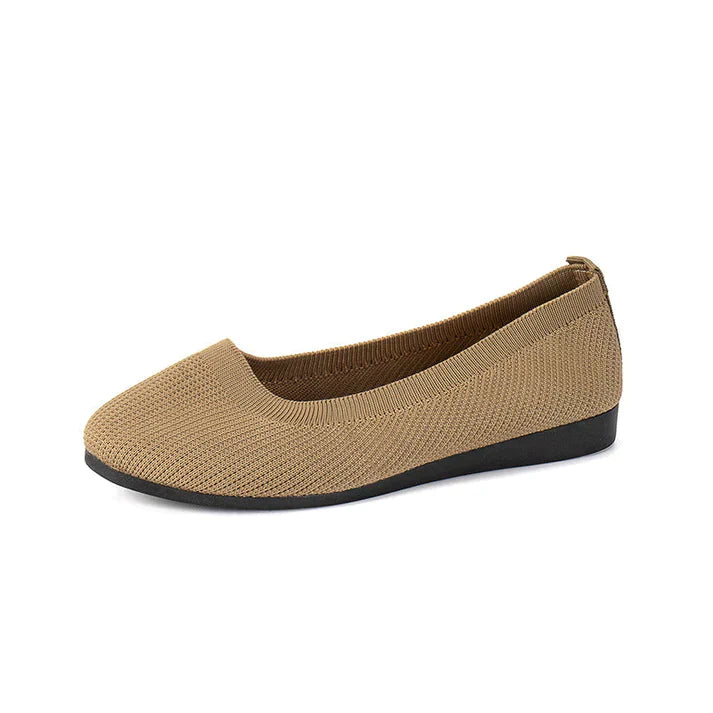 Lightweight women's ballet flats, comfortable & flexible, ideal for long walks and daily activities.