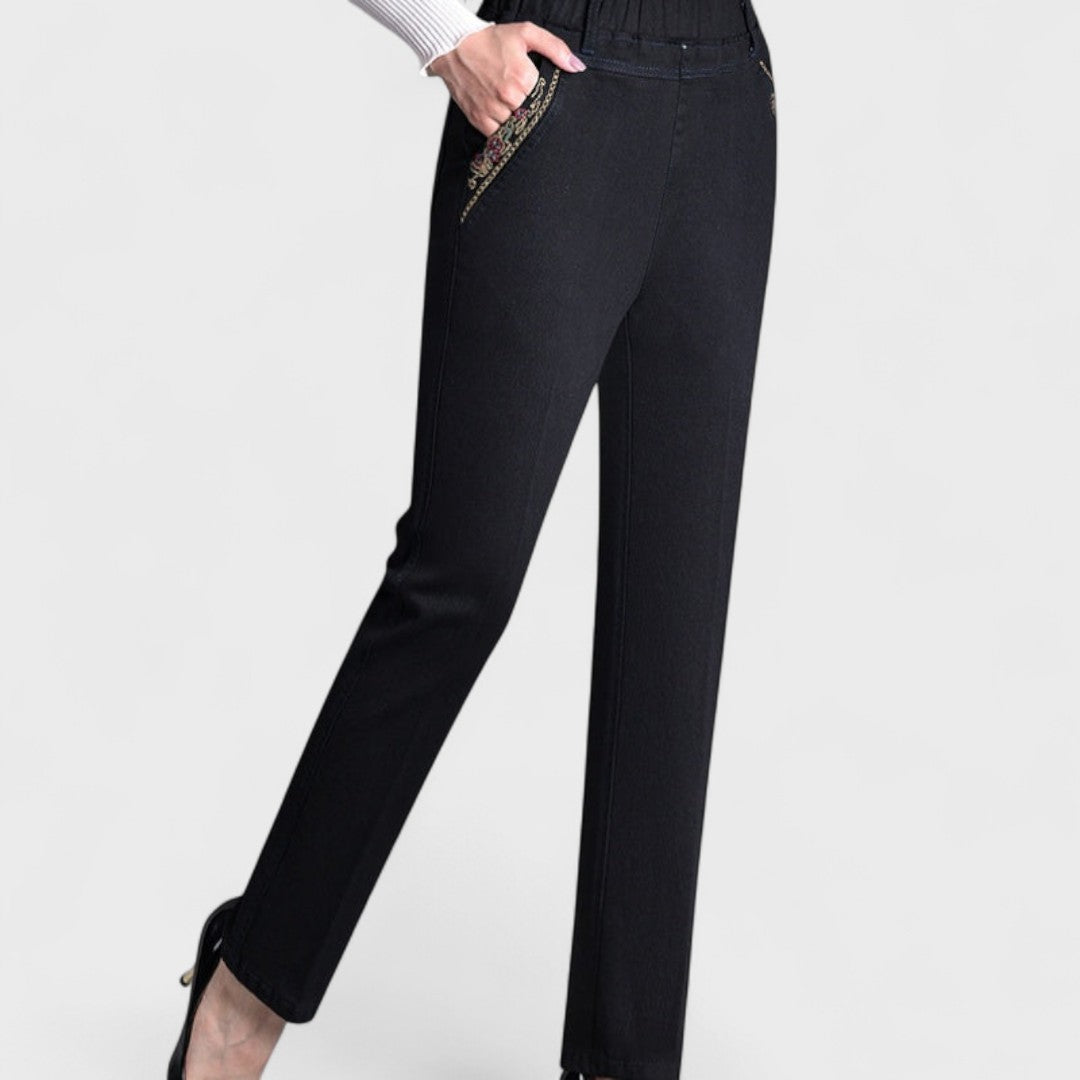 Modern women's stretch jeans, elastic waist, combining comfort with a stylish relaxed fit for any casual occasion.