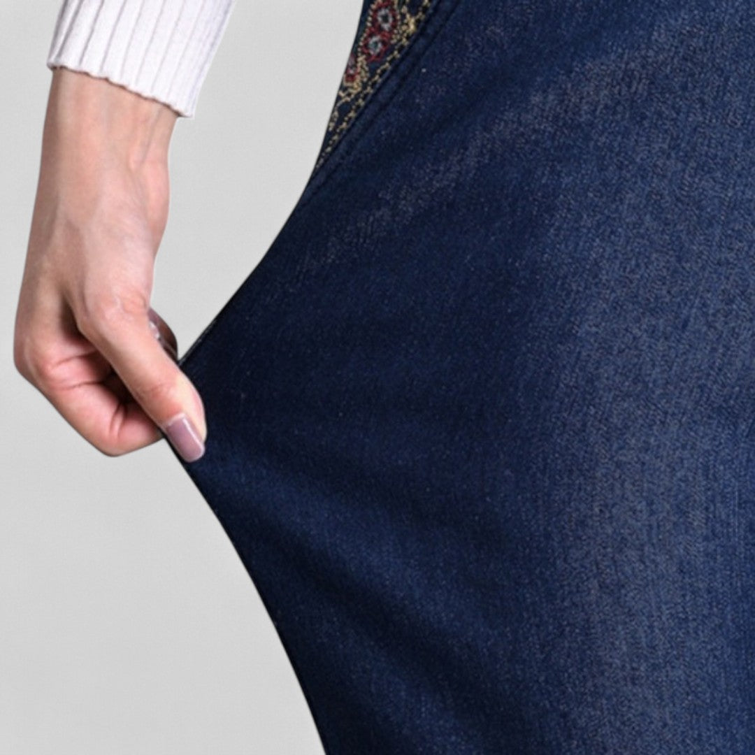 Women's denim stretch jeans with comfortable elastic waistband & relaxed fit, ideal for versatile everyday style.