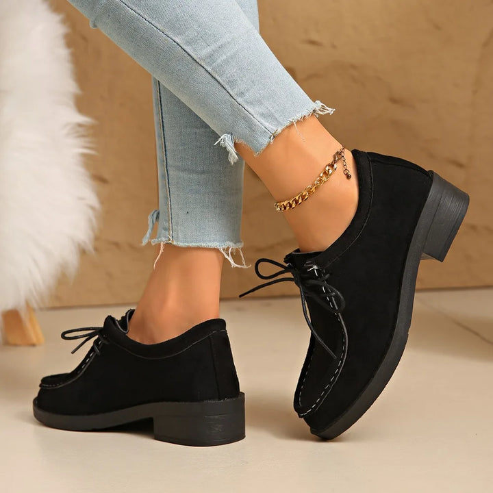 Ergonomic design of the women's work shoe, showcasing the built-in arch support for long-lasting comfort