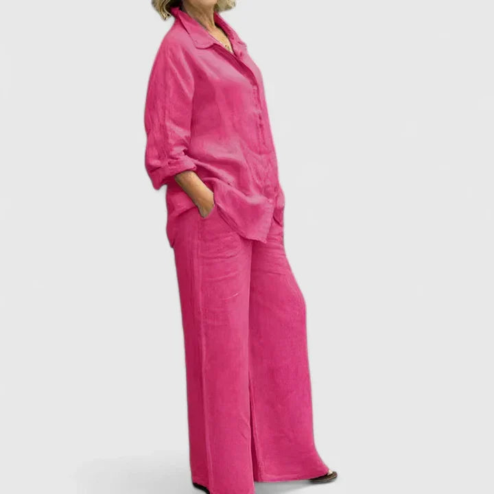 Elegant women's two-piece apparel set, featuring a relaxed fit for chic, comfortable style.