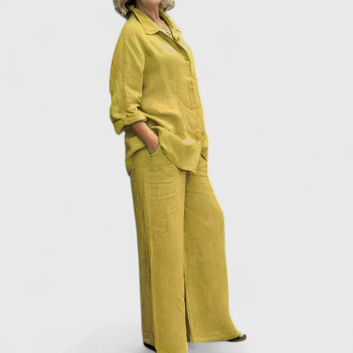 Women's cozy two-piece loungewear set, perfect for home or comfortable casual errands.