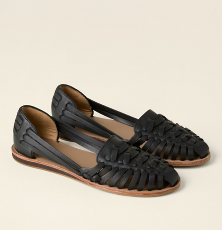 Versatile women's casual flat buckle sandals with woven details, perfect everyday footwear for warm weather.