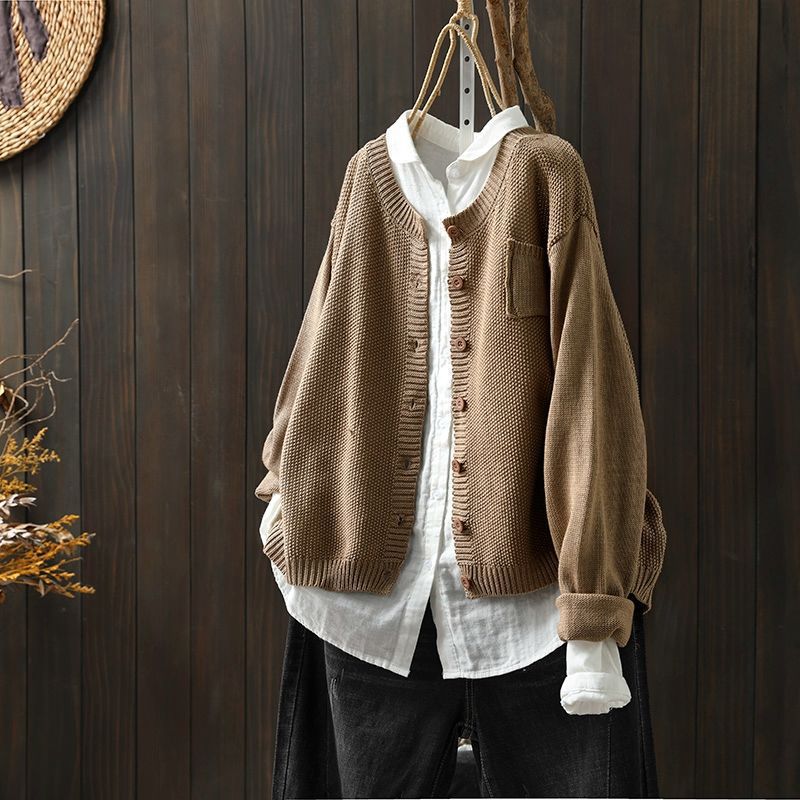 Casual women's knit cardigan with button detail, offering a soft feel and relaxed fit for daily wear.