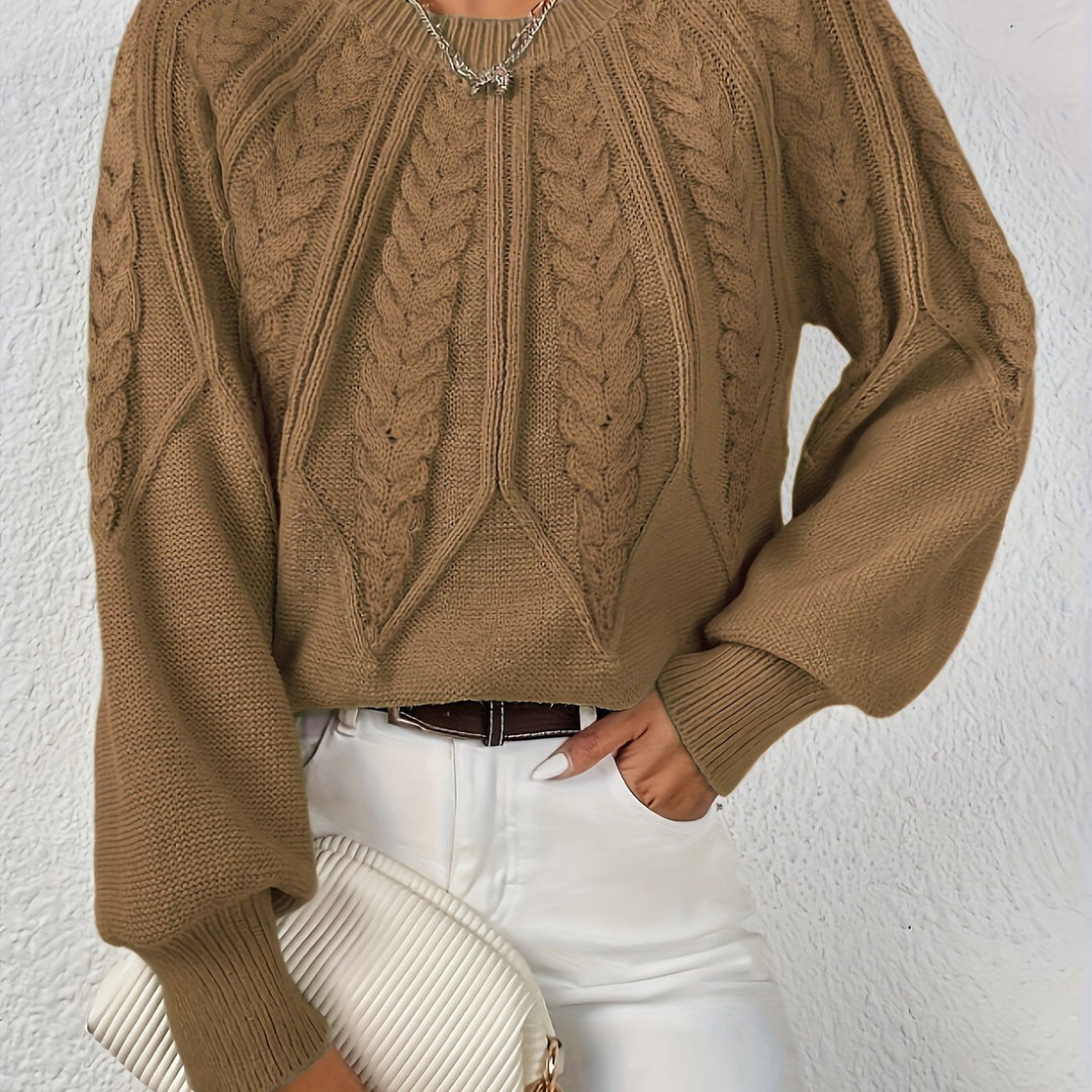Women's comfortable cable knit sweater, relaxed fit, with classic pattern for everyday.