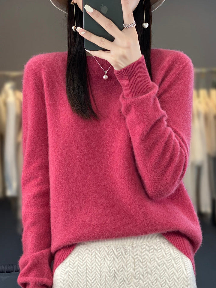 Essential women's fall fashion round neck pullover sweater, relaxed fit.