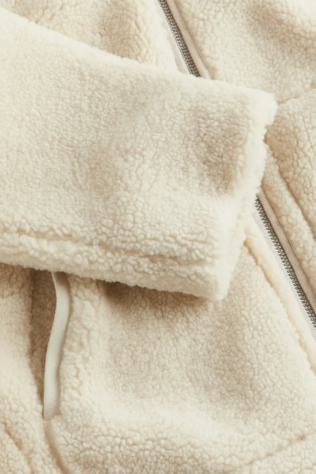 Warm women's zip-up sherpa jacket with high collar for ultimate comfort. Ideal for winter & autumn fashion.