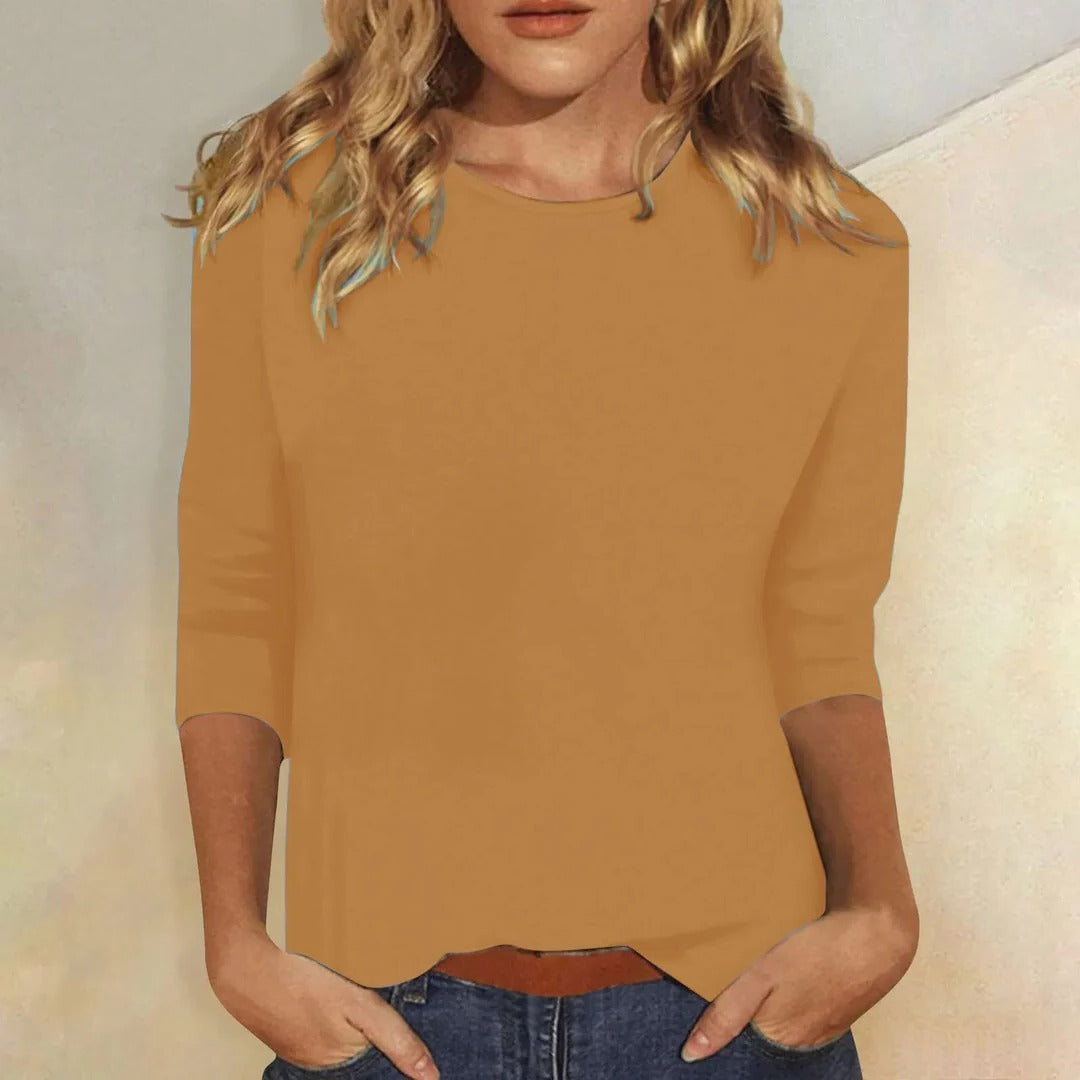 Easy-to-wear women's casual top: crew neck, 3/4 sleeves, relaxed fit. Perfect for everyday style.