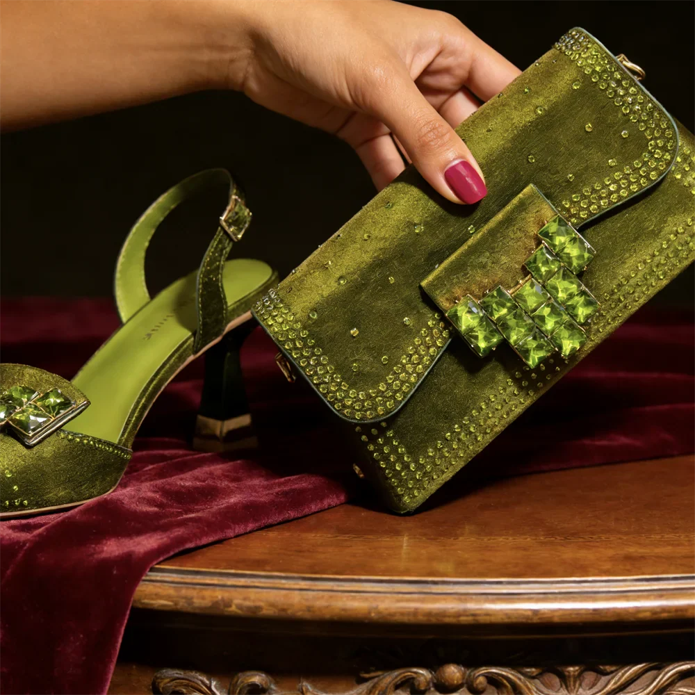 Dazzling women's crystal pumps & clutch set, ideal for parties, galas, and glamorous evening events.