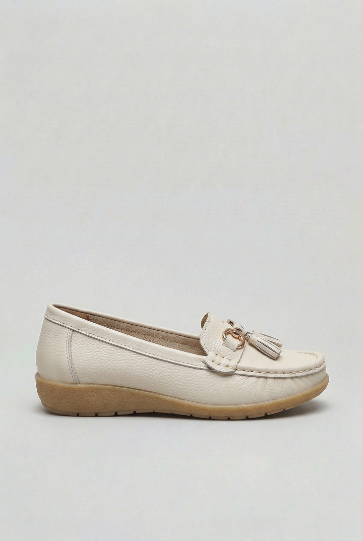 Durable women's cushioned loafers, ideal slip-on footwear for daily casual comfort.