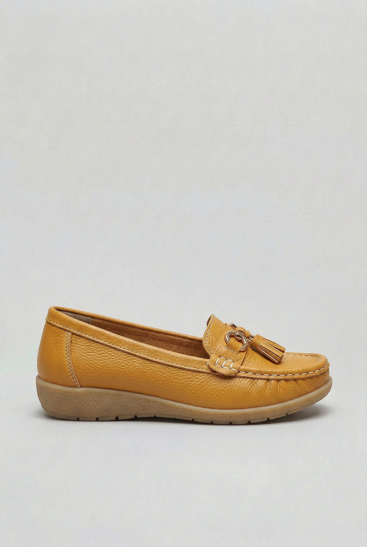 Women's everyday loafers: versatile slip-on shoes with soft cushioning for lasting comfort.