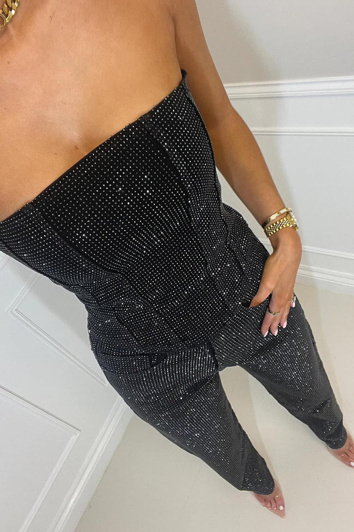 Fashionable women's glitter crop top & high-waisted jeans outfit, ideal for a chic night out look.