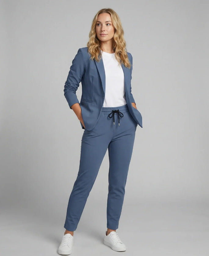 Versatile women's suit set. Modern blazer & pants perfect for office, events, or a chic spring/fall casual outfit.