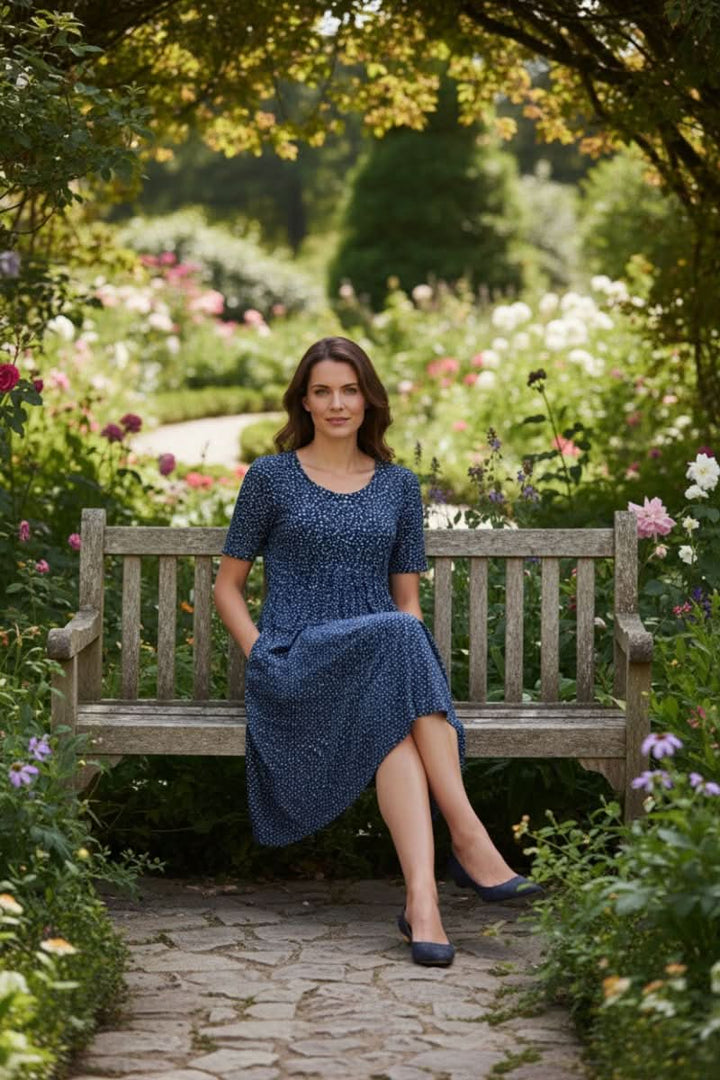 Comfortable women's knee-length floral slip-on dress with pockets, ideal for everyday casual summer wear.