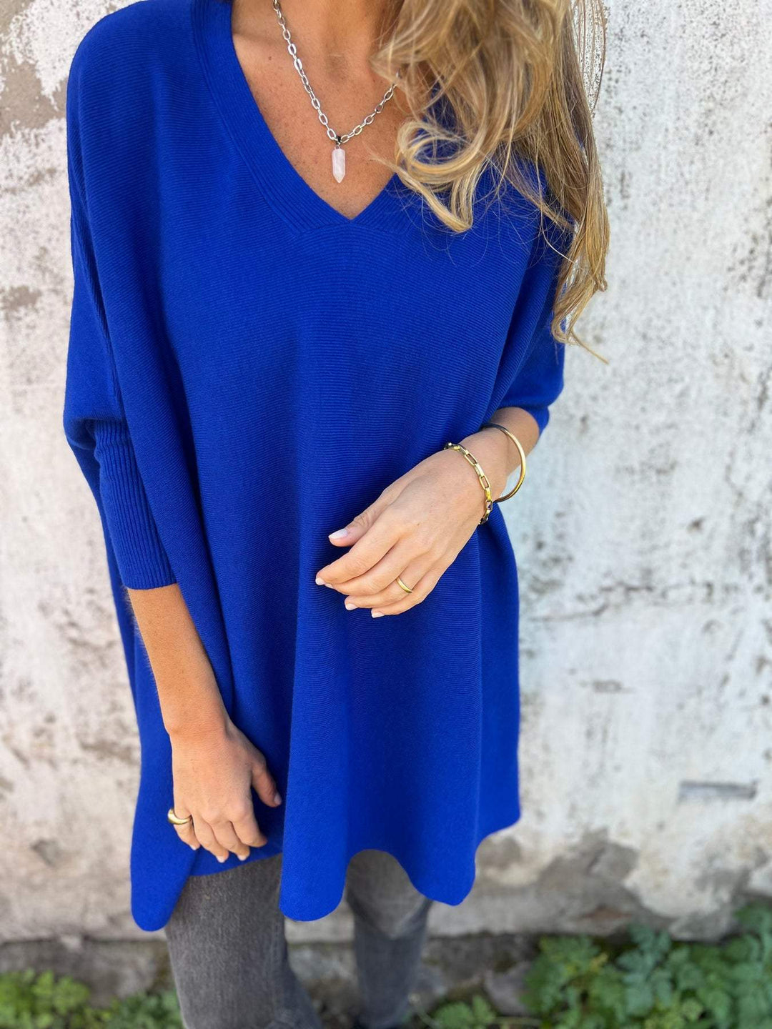 Stylish women's swing V-neck tunic pullover. Versatile long sleeve sweater for casual comfort and relaxed fit.