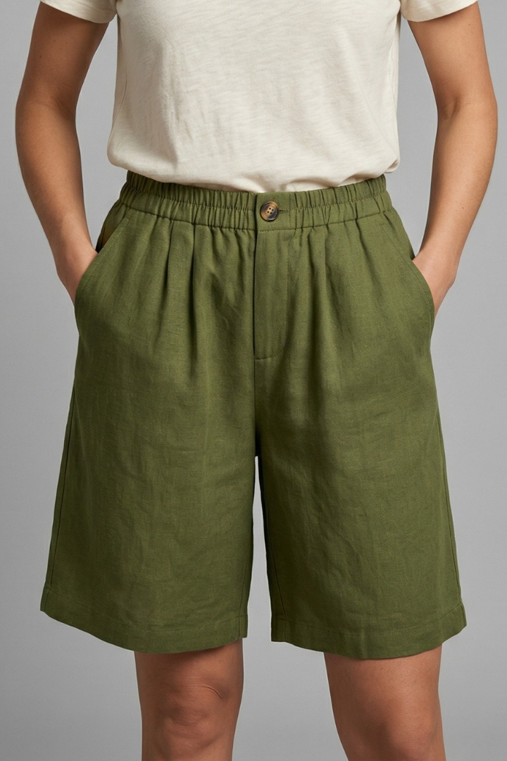 Mid-length women's summer shorts, featuring an elastic waist & convenient side pockets.