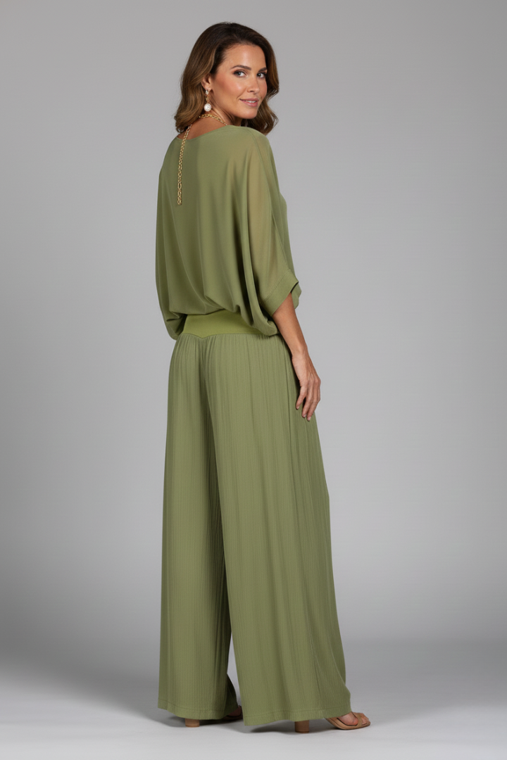 Stylish women's clothing set with a flowing batwing top & flattering wide leg pants. A chic party outfit.