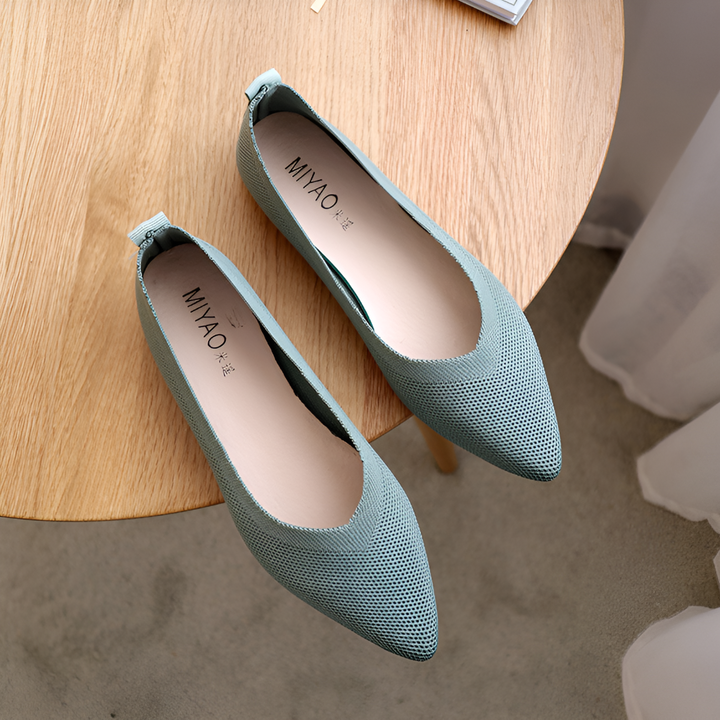 Comfortable women's travel shoes, elegant ballerina flats for everyday wear & summer style.