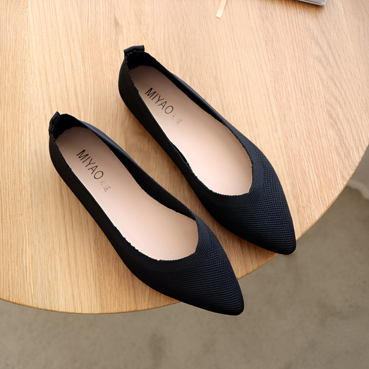 Round-toe women's comfort ballerina flats, stylish slip-on shoes for elegant spring & summer fashion.