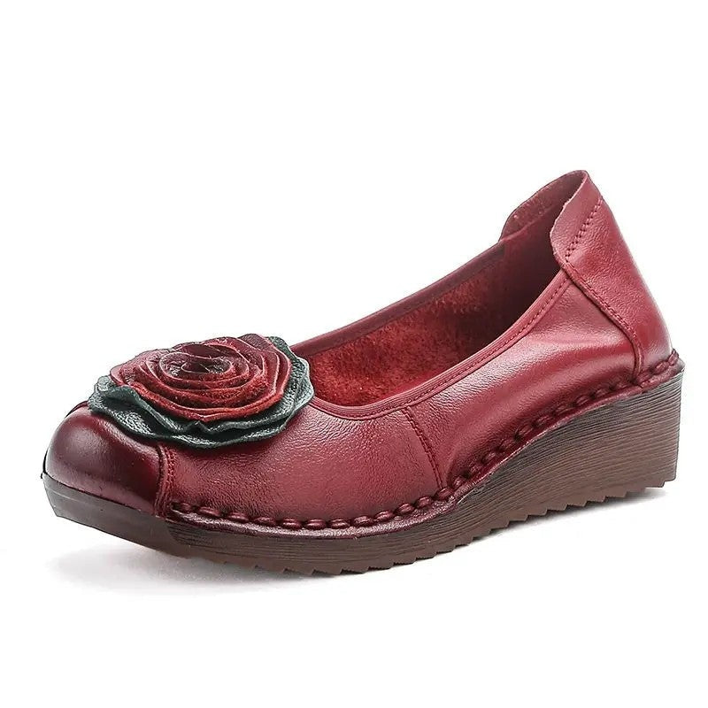 Spring-ready women's floral appliqué comfort loafers, great for everyday elegance.