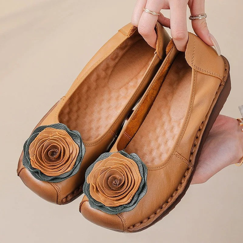 Women's summer floral appliqué loafers, comfortable and chic for any occasion.