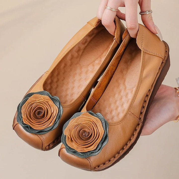 Women's summer floral appliqué loafers, comfortable and chic for any occasion.