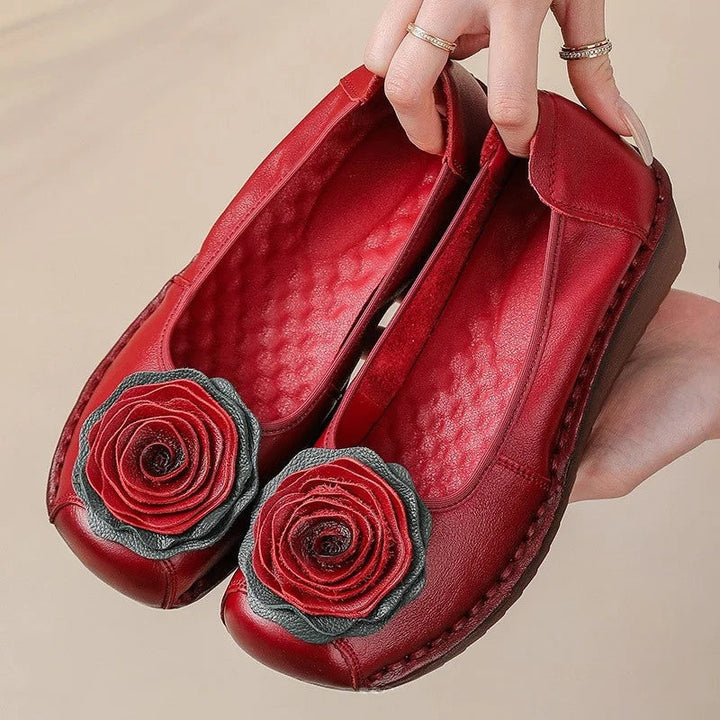 Elegant women's flat loafers with intricate floral appliqué, ideal for casual wear.