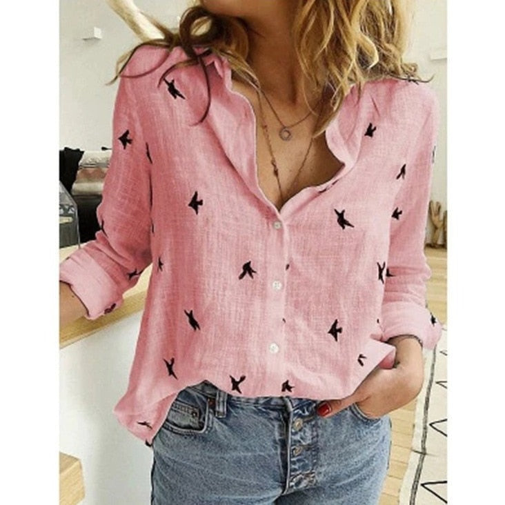 Women's elegant long-sleeve blouse, perfect for stylish everyday comfort. Versatile office or casual wear.