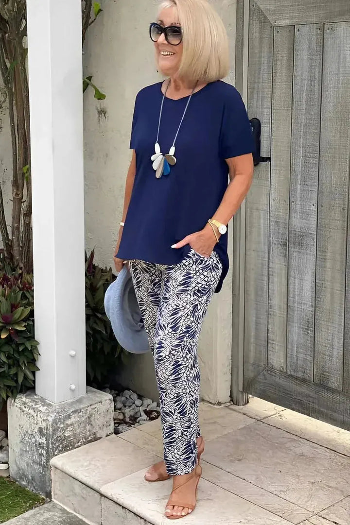 Elegant women's printed blouse, a comfortable long sleeve top perfect for sophisticated casual outfits.