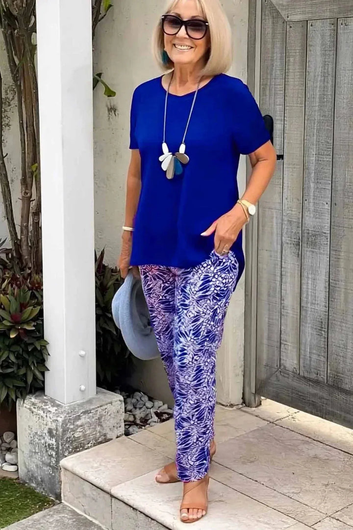 Chic women's printed blouse with a relaxed fit, an elegant and comfortable long sleeve top for everyday fashion.