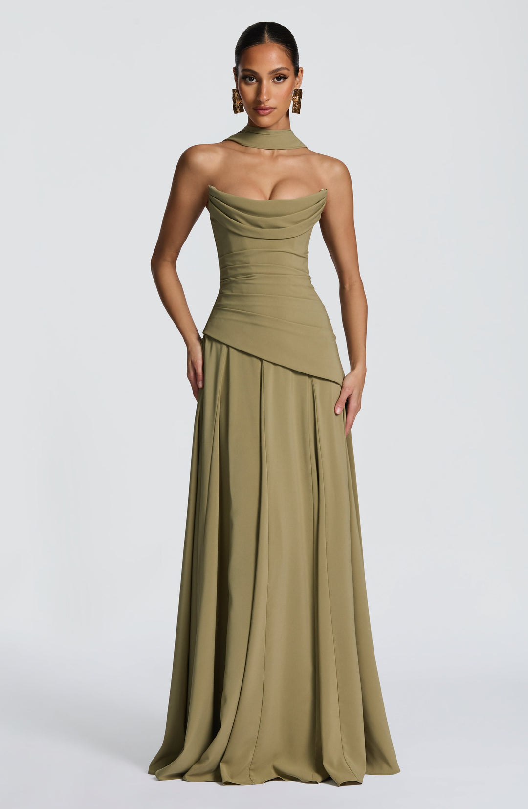 Women's elegant ruched halter neck maxi prom dress for formal evening events.