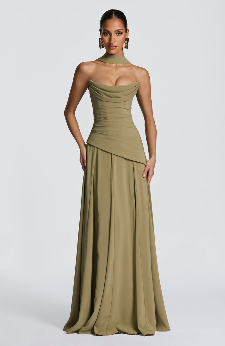 Women's elegant ruched halter neck maxi prom dress for formal evening events.