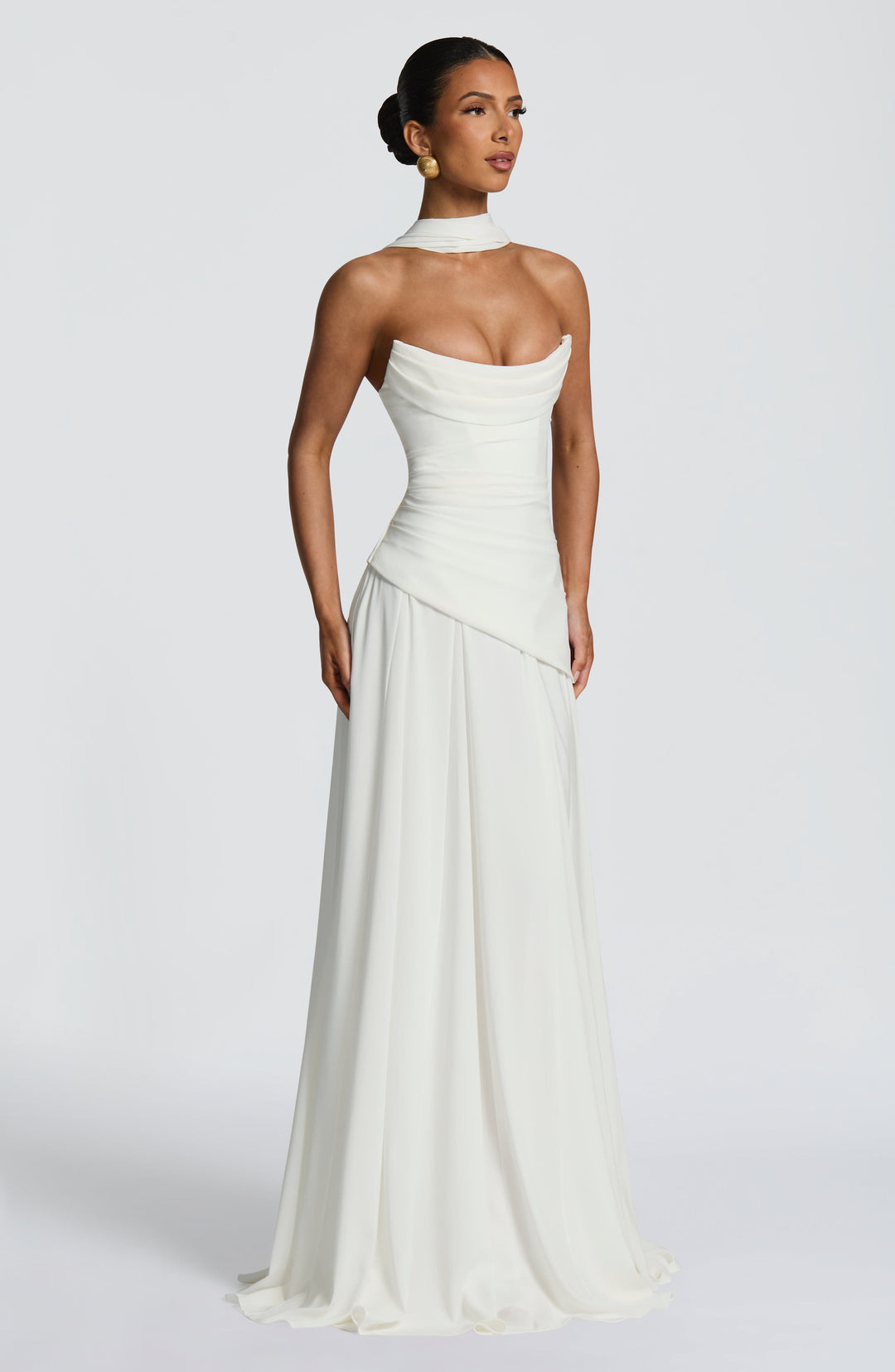 Sophisticated women's halter neck prom dress with flattering ruched maxi skirt for formal wear.