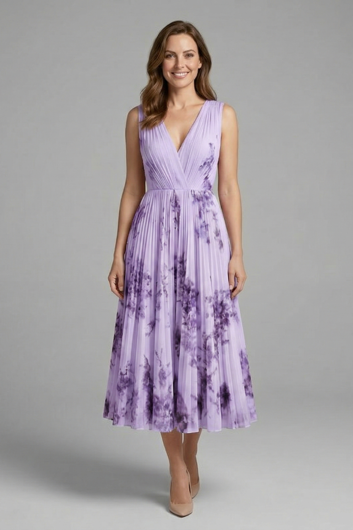 Elegant women's V-neck printed sleeveless midi dress, featuring flattering pleats for occasions.