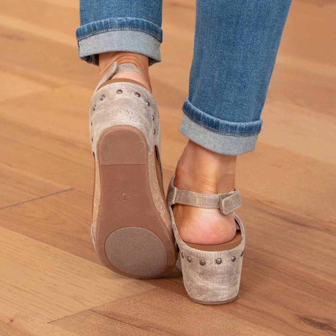 Comfortable women's wedge sandals with soft straps, ensuring all-day wear.