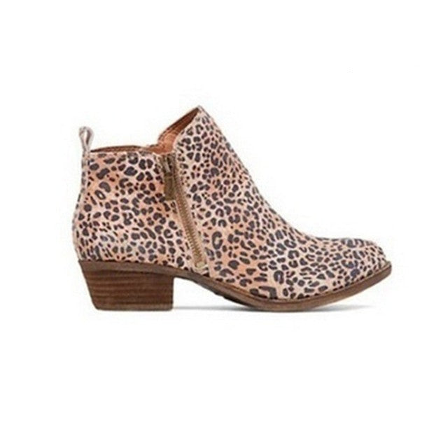 Stylish women's ankle boots for fall/winter, featuring a block heel, rounded toe, and side zip design.